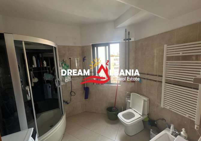 Shtepi ne shitje Apartament ne Tirane, 2+1, Mobilimi E mobiluar, Pagesa 240,000  Euro.