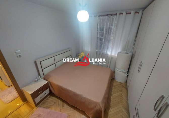 Shtepi ne shitje Apartament ne Tirane, 2+1, Mobilimi E mobiluar, Pagesa 79,900  Euro.
