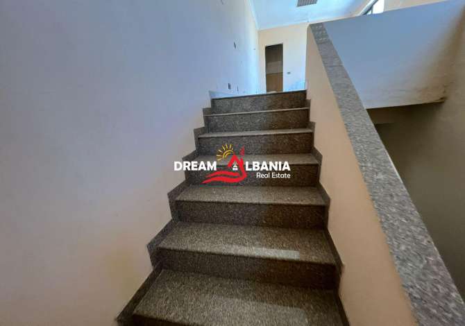 Shtepi ne shitje Shtepi Private ne Tirane, 5+1, Mobilimi Bosh, pa mobiluar, Pagesa 265,000  Euro.