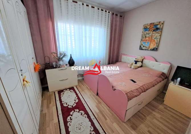 Shtepi ne shitje Apartament ne Tirane, 2+1, Mobilimi E mobiluar, Pagesa 82,000  Euro.
