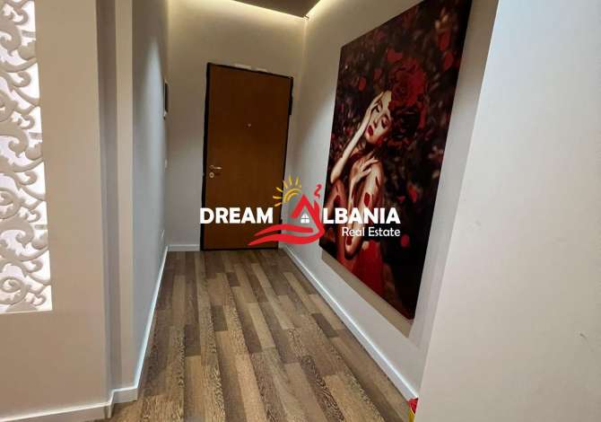 Shtepi ne shitje Apartament ne Tirane, 3+1, Mobilimi Bosh, pa mobiluar, Pagesa 250,000  Euro.