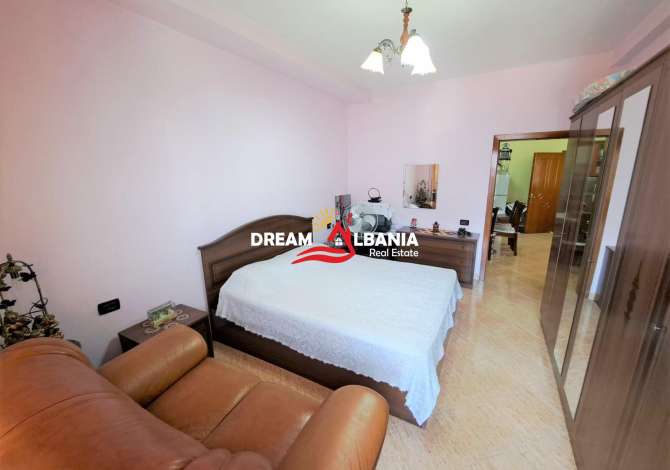 Shtepi ne shitje Apartament ne Tirane, 3+1, Mobilimi E mobiluar, Pagesa 230,000  Euro.