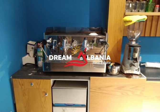 Bar Kafe Dyqan me qera ne zonen e Liqenit te Thate prane Hotel Unik ne Tirane (ID 4271436 )