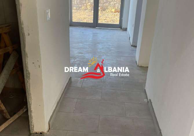 Magazine ne shitje ne autostraden Tirane-Durres (ID 4181065)