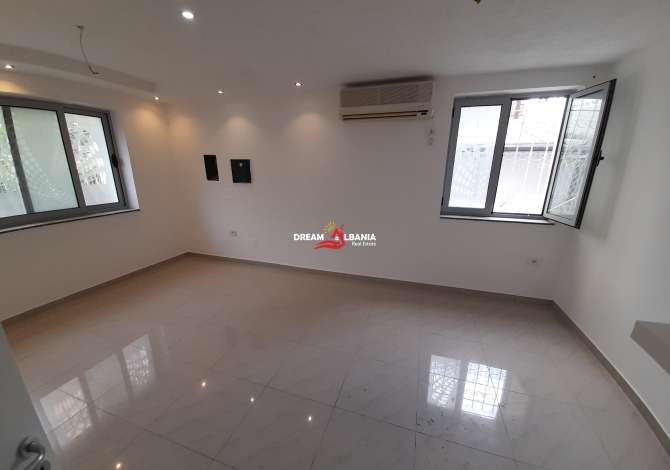 Zyre me qera tek Rruga e Durresit ne kryqezim me Rrugen e Bogdaneve ne Tirane (ID 4261117)