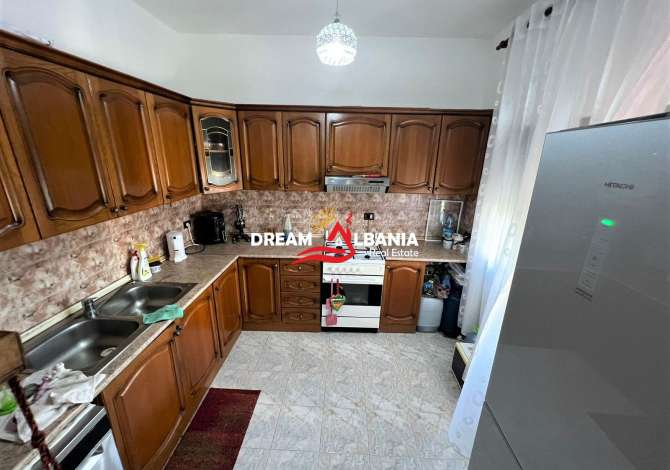 Shtepi ne shitje Apartament ne Tirane, 2+1, Mobilimi E mobiluar, Pagesa 125,000  Euro.