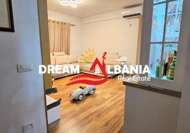 Shtepi ne shitje Apartament ne Tirane, 3+1, Mobilimi E mobiluar, Pagesa 190,000  Euro.