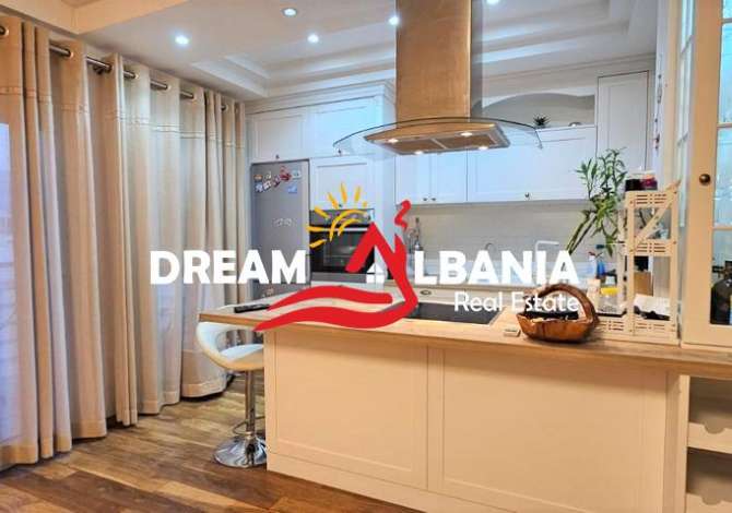 Shtepi ne shitje Apartament ne Tirane, 3+1, Mobilimi E mobiluar, Pagesa 190,000  Euro.