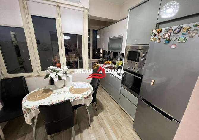 Shtepi ne shitje Apartament ne Tirane, 1+1, Mobilimi Pjeserisht e mobiluar, Pagesa 75,000  Euro.