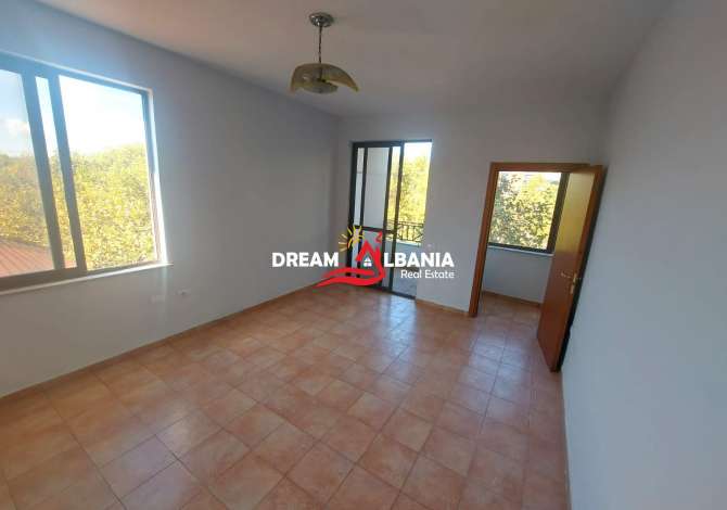 Shtepi ne shitje Apartament ne Tirane, 1+1, Mobilimi Bosh, pa mobiluar, Pagesa 150,000  Euro.