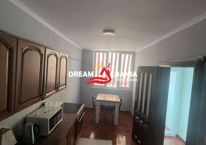 Shtepi me qera Apartament ne Tirane, 3+1, Mobilimi E mobiluar, Pagesa 600  Euro.