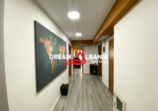 Jepet me qera ambient per zyra ne zonen e Bllokut, prane Petro Nini (ID 4261964)