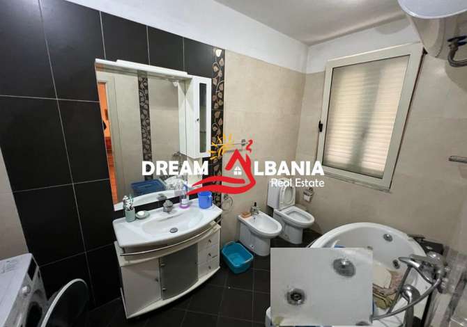 Shtepi ne shitje Apartament ne Tirane, 4+1, Mobilimi E mobiluar, Pagesa 193,000  Euro.