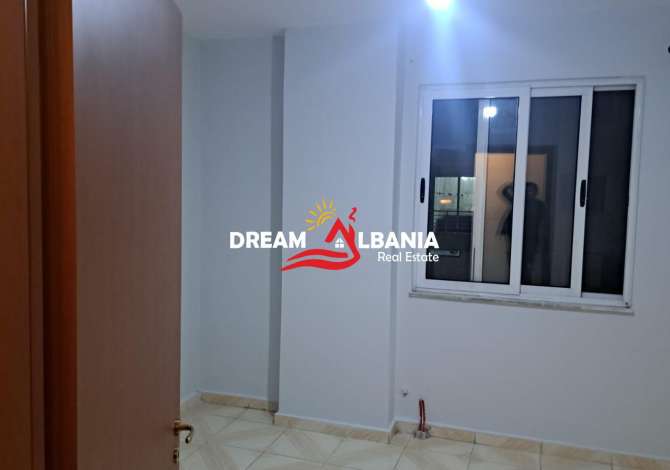 Shtepi ne shitje Apartament ne Tirane, 2+1, Mobilimi Bosh, pa mobiluar, Pagesa 100,000  Euro.