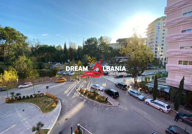 Shtepi ne shitje Penthose(kati i fundit panoramik) ne Tirane, 3+1, Mobilimi E mobiluar, Pagesa 220,000  Euro.