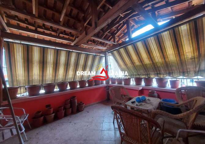 Shtepi ne shitje Penthose(kati i fundit panoramik) ne Tirane, 3+1, Mobilimi E mobiluar, Pagesa 220,000  Euro.