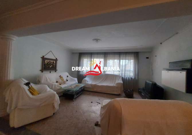 Shtepi ne shitje Penthose(kati i fundit panoramik) ne Tirane, 3+1, Mobilimi E mobiluar, Pagesa 220,000  Euro.