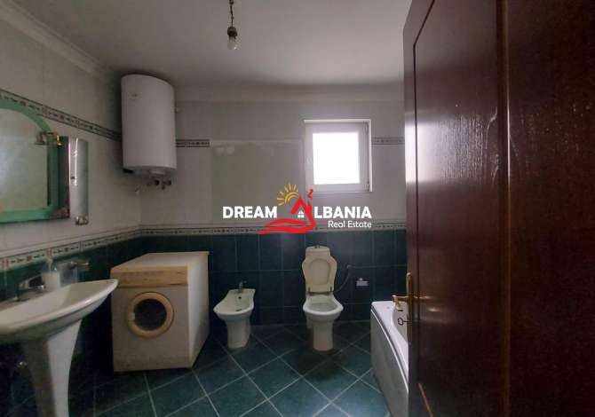 Shtepi ne shitje Penthose(kati i fundit panoramik) ne Tirane, 3+1, Mobilimi E mobiluar, Pagesa 220,000  Euro.