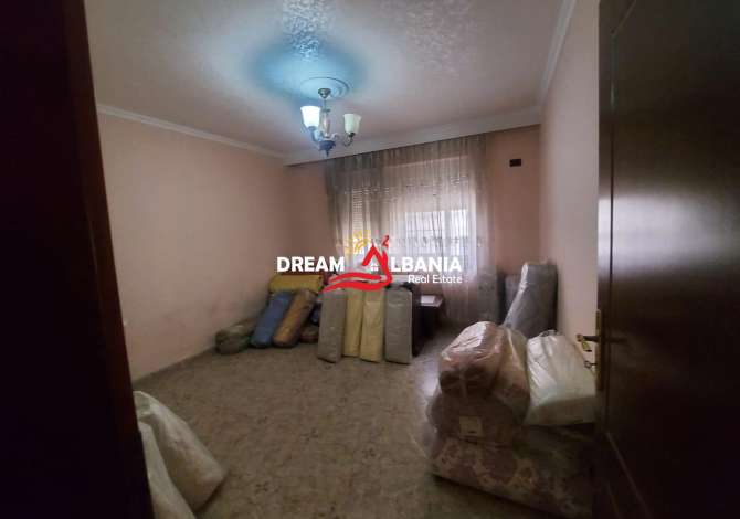 Shtepi ne shitje Penthose(kati i fundit panoramik) ne Tirane, 3+1, Mobilimi E mobiluar, Pagesa 220,000  Euro.