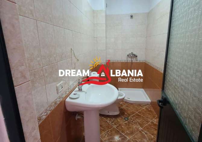 Shtepi ne shitje Apartament ne Tirane, 2+1, Mobilimi Bosh, pa mobiluar, Pagesa 110,000  Euro.