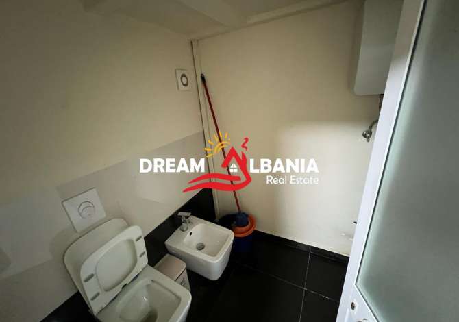 Ambient biznesi me qera 2+1 ne Tirane - 1,100 Euro