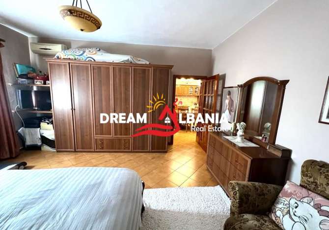 Shtepi ne shitje Apartament ne Tirane, 2+1, Mobilimi E mobiluar, Pagesa 175,000  Euro.