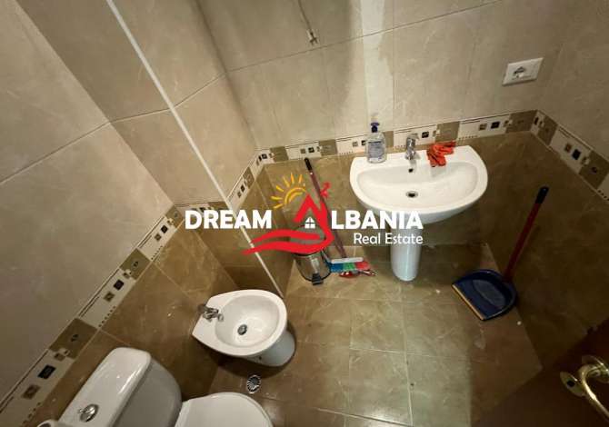 Ambient biznesi me qera 3+1 ne Tirane - 700 Euro