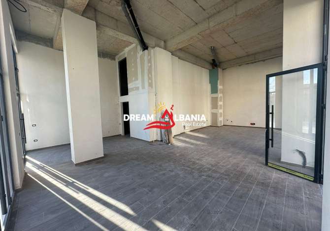 Jepet me qera ambjent biznesi *(2 wc) tek Pazari i Ri, rruga Tefta Tashko Koco (ID 4271929)