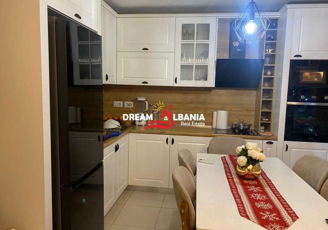 Shtepi ne shitje Apartament ne Tirane, 2+1, Mobilimi E mobiluar, Pagesa 135,000  Euro.