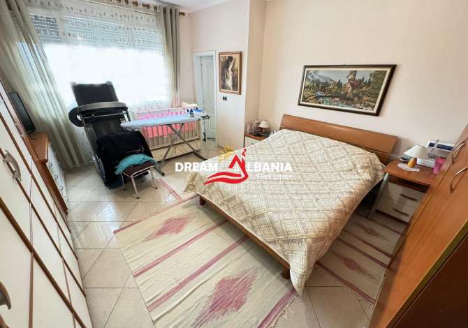 Shtepi ne shitje Apartament ne Tirane, 3+1, Mobilimi E mobiluar, Pagesa 220,000  Euro.