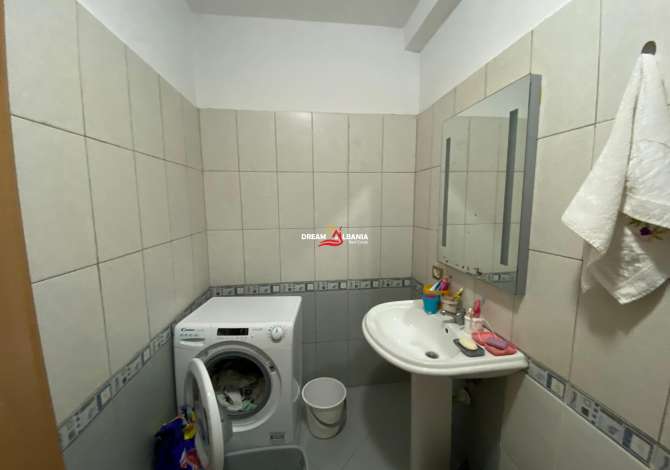 Shtepi ne shitje Apartament ne Tirane, 2+1, Mobilimi Bosh, pa mobiluar, Pagesa 238,000  Euro.