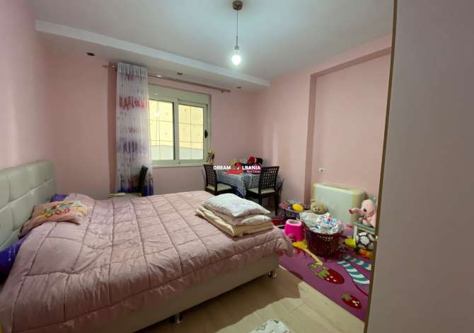 Shtepi ne shitje Apartament ne Tirane, 2+1, Mobilimi Bosh, pa mobiluar, Pagesa 238,000  Euro.