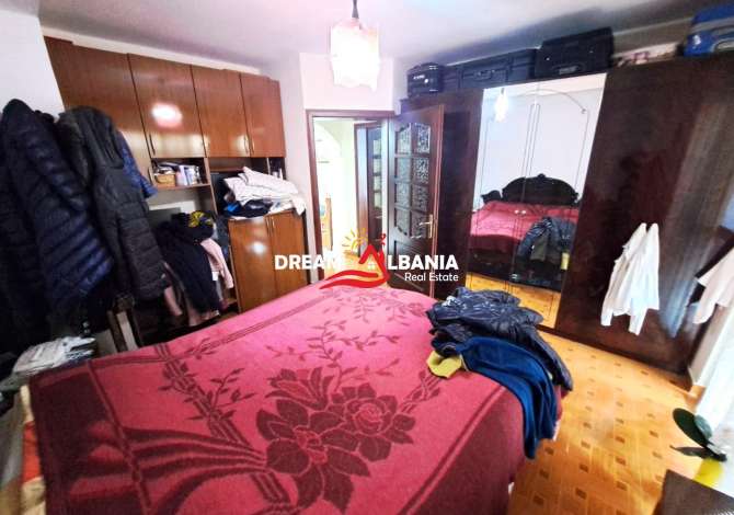 Shtepi ne shitje Apartament ne Tirane, 3+1, Mobilimi E mobiluar, Pagesa 125,000  Euro.