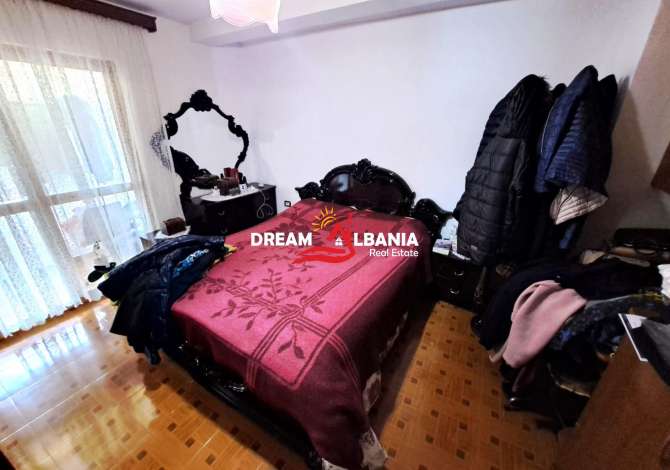 Shtepi ne shitje Apartament ne Tirane, 3+1, Mobilimi E mobiluar, Pagesa 125,000  Euro.