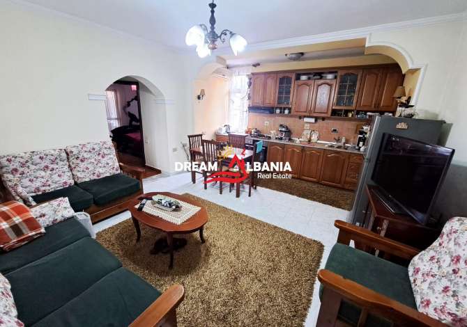 Shtepi ne shitje Apartament ne Tirane, 3+1, Mobilimi E mobiluar, Pagesa 125,000  Euro.