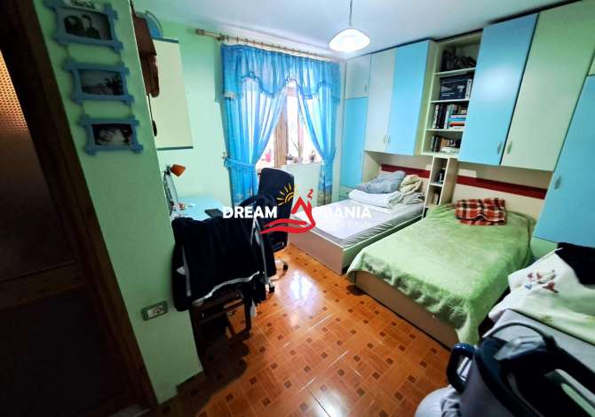 Shtepi ne shitje Apartament ne Tirane, 3+1, Mobilimi E mobiluar, Pagesa 125,000  Euro.