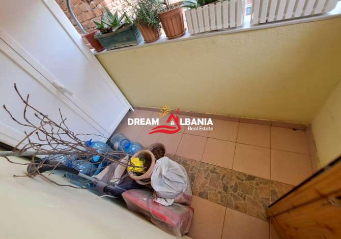 Shtepi ne shitje Apartament ne Tirane, 3+1, Mobilimi E mobiluar, Pagesa 125,000  Euro.