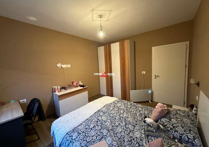 Shtepi ne shitje Apartament ne Tirane, 3+1, Mobilimi E mobiluar, Pagesa 140,000  Euro.