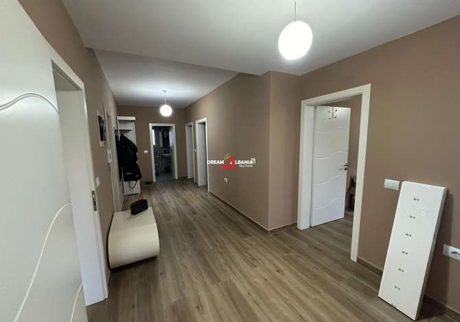 Shtepi ne shitje Apartament ne Tirane, 3+1, Mobilimi E mobiluar, Pagesa 140,000  Euro.