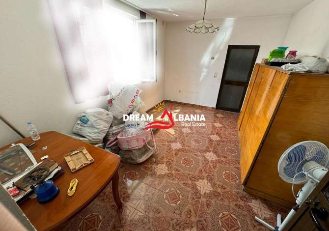 Shtepi ne shitje Apartament ne Tirane, 2+1, Mobilimi Bosh, pa mobiluar, Pagesa 129,900  Euro.