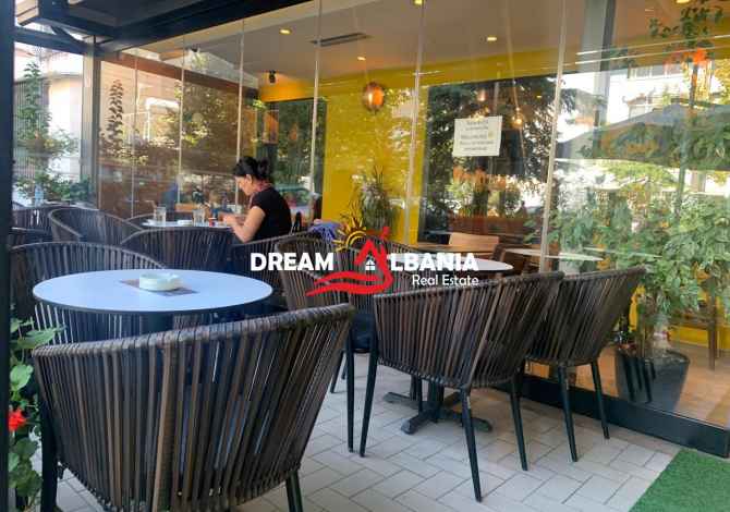 Shitet Dyqan Bar Kafe Piceri i mobiluar luks me arkitekt ne Don Bosko (ID 4171172 )