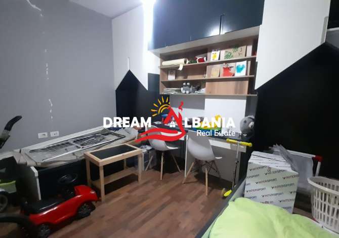 Shtepi ne shitje Apartament ne Tirane, 3+1, Mobilimi E mobiluar, Pagesa 175,000  Euro.