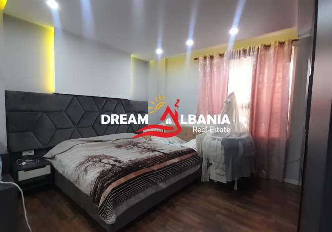 Shtepi ne shitje Apartament ne Tirane, 3+1, Mobilimi E mobiluar, Pagesa 175,000  Euro.