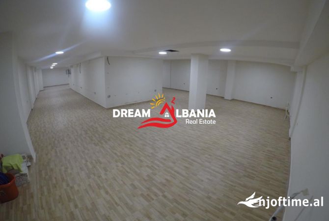 Ambient biznesi me qera 4+1 ne Tirane - 1,000 Euro