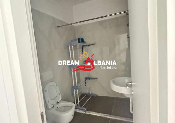 Shtepi me qera Apartament ne Tirane, 3+1, Mobilimi Pjeserisht e mobiluar, Pagesa 900  Euro.