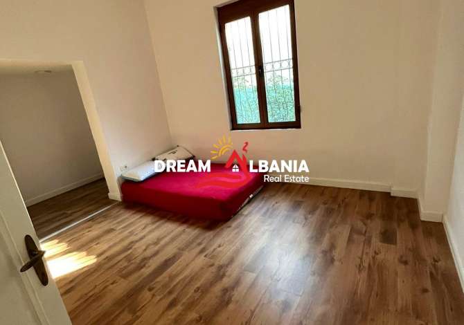 Shtepi ne shitje Shtepi Private ne Tirane, 3+1, Mobilimi E mobiluar, Pagesa 420,000  Euro.