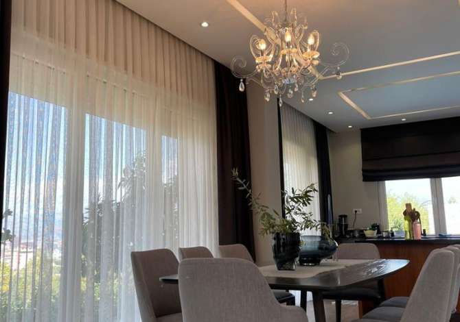 Shtepi me qera Vila Luksoze ne Tirane, 3+1, Mobilimi E mobiluar, Pagesa 2,400  Euro.