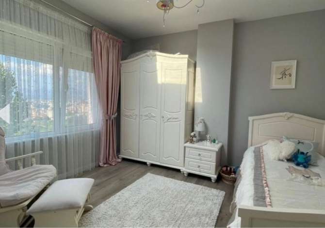 Shtepi me qera Vila Luksoze ne Tirane, 3+1, Mobilimi E mobiluar, Pagesa 2,400  Euro.