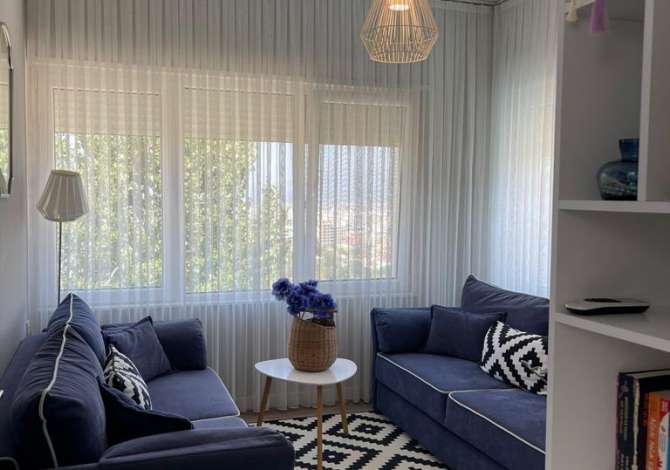 Shtepi me qera Vila Luksoze ne Tirane, 3+1, Mobilimi E mobiluar, Pagesa 2,400  Euro.