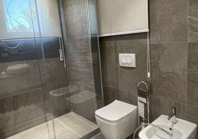 Shtepi me qera Vila Luksoze ne Tirane, 3+1, Mobilimi E mobiluar, Pagesa 2,400  Euro.